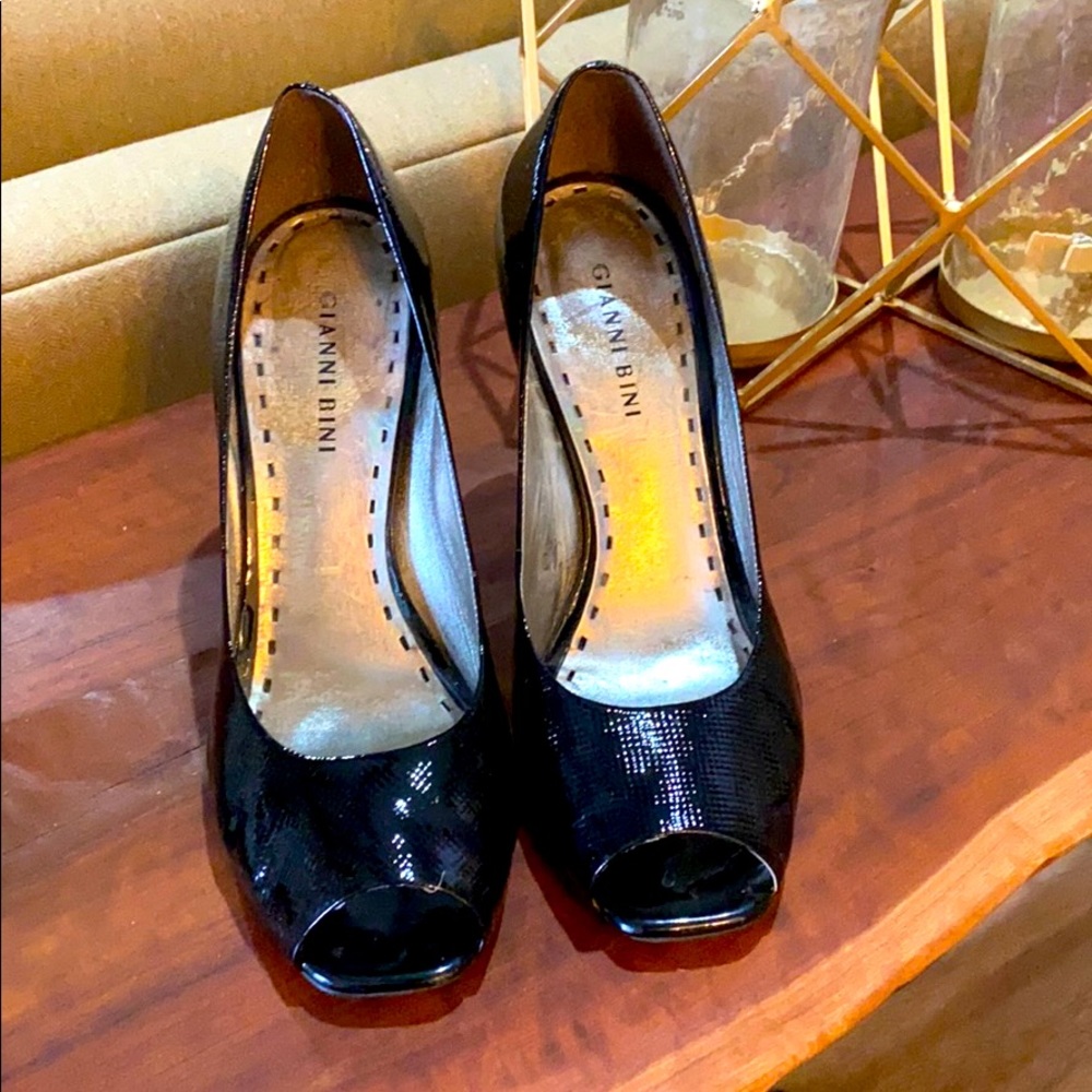 Peep-toe pumps Gianni Bini - size 9